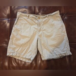 Columbia Tan Shorts Size 34w